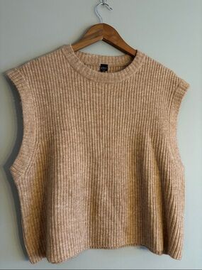 ICONE Beige Ribbed Crewneck Sweater Vest